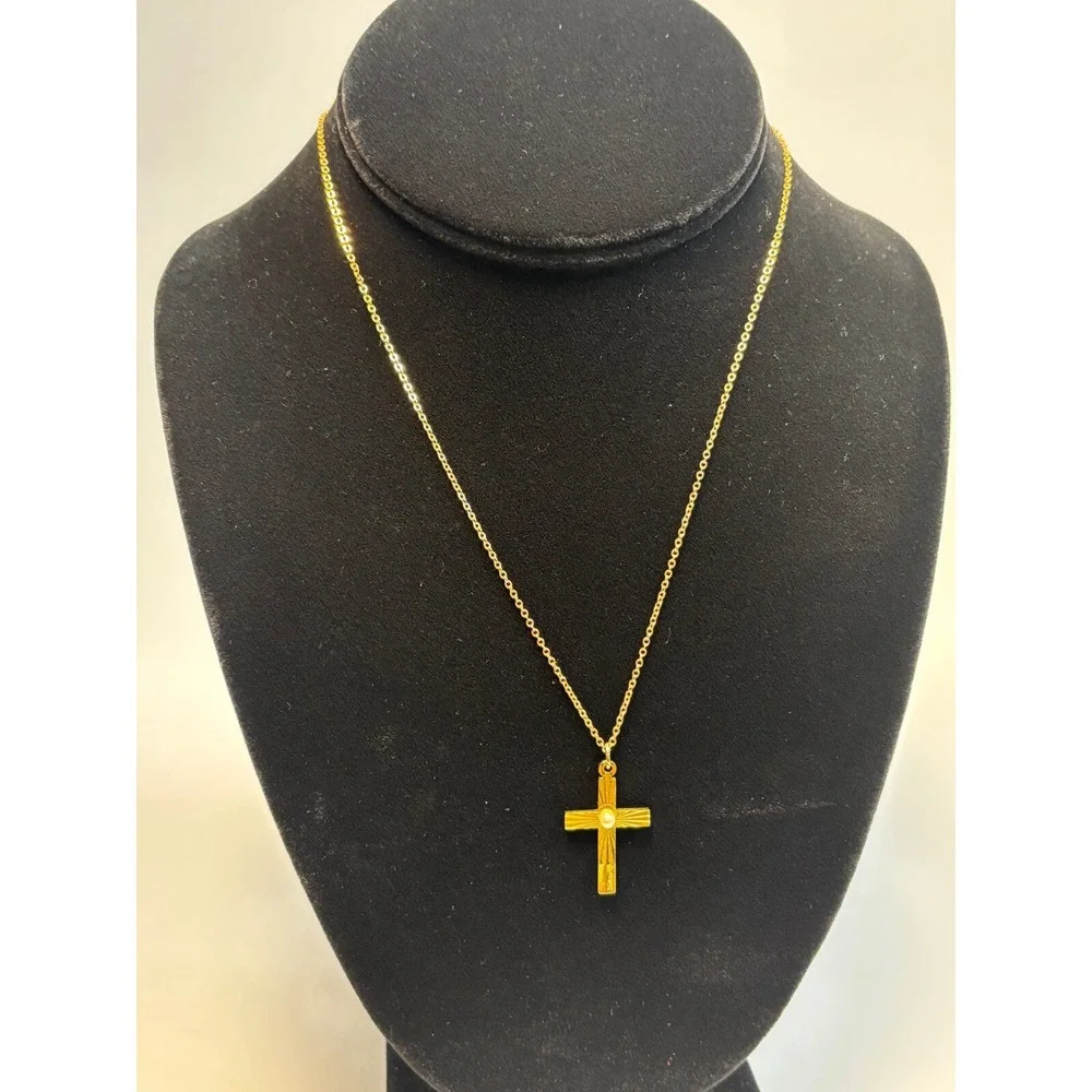 Cross Crucifix‎ Pendant Delicate Crown Trifari Necklace 16 inch Gold Tone